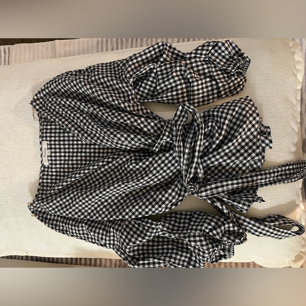White and black Checkered waist tie blouse, size small